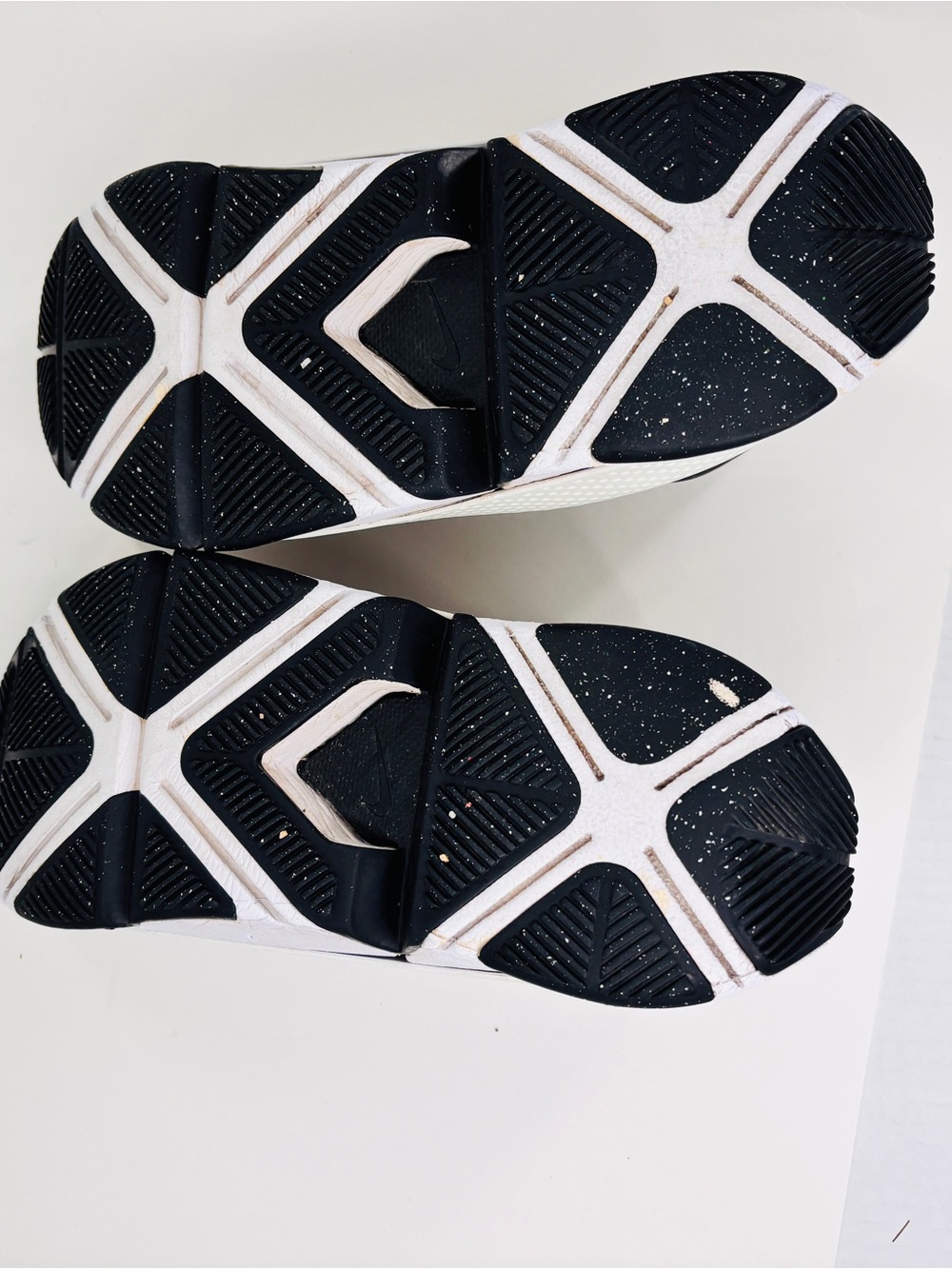 Nike Black and White Mesh Fly Ease Slip-Ons size 8 - Picture 6 of 7
